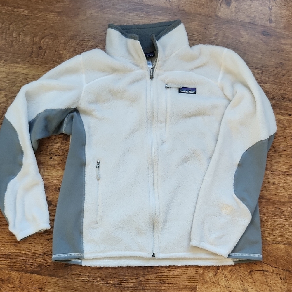 Patagonia Womans Fleece Jacket - White and Gray